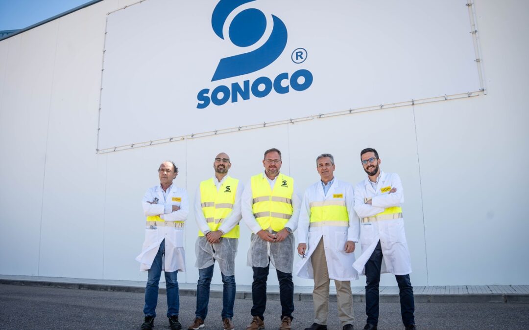 El alcalde visita la fábrica de envases metálicos Sonoco que produce 400 millones de unidades cada año desde Mérida y abastece a las grandes firmas del sector