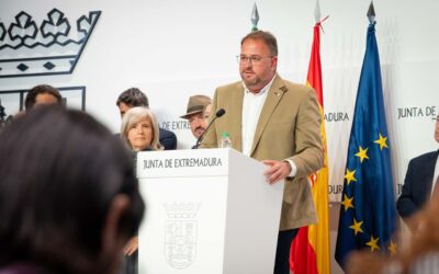 El alcalde destaca a las empresas teatrales emeritenses y las y los artistas locales como protagonistas, un año más, del “evento cultural más importante de Extremadura” en la presentación de la 71 edición del Festival Internacional de Teatro