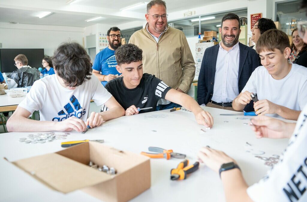 El alumnado del IES Sáenz de Buruaga elabora de manera artesanal la Moneda Oficial de la XV Emerita Lvdica
