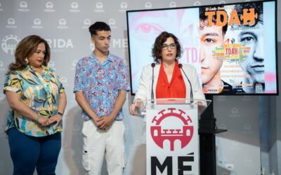 El “influencer” Daniel Antoñanzas, la neuropsicóloga Carmen Ávila y la profesora Maribel Mancera, en una jornada sobre el TDAH dirigida a familias