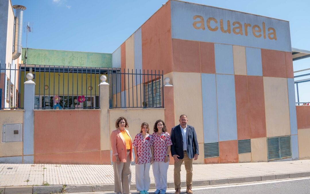 El alcalde visita la Escuela Infantil ‘Acuarela’ en Montealto que cumple 15 años de vida siendo “un modelo en la ciudad con servicios como comedor propio y grandes aulas que favorecen a las familias en un centro que es una concesión municipal”