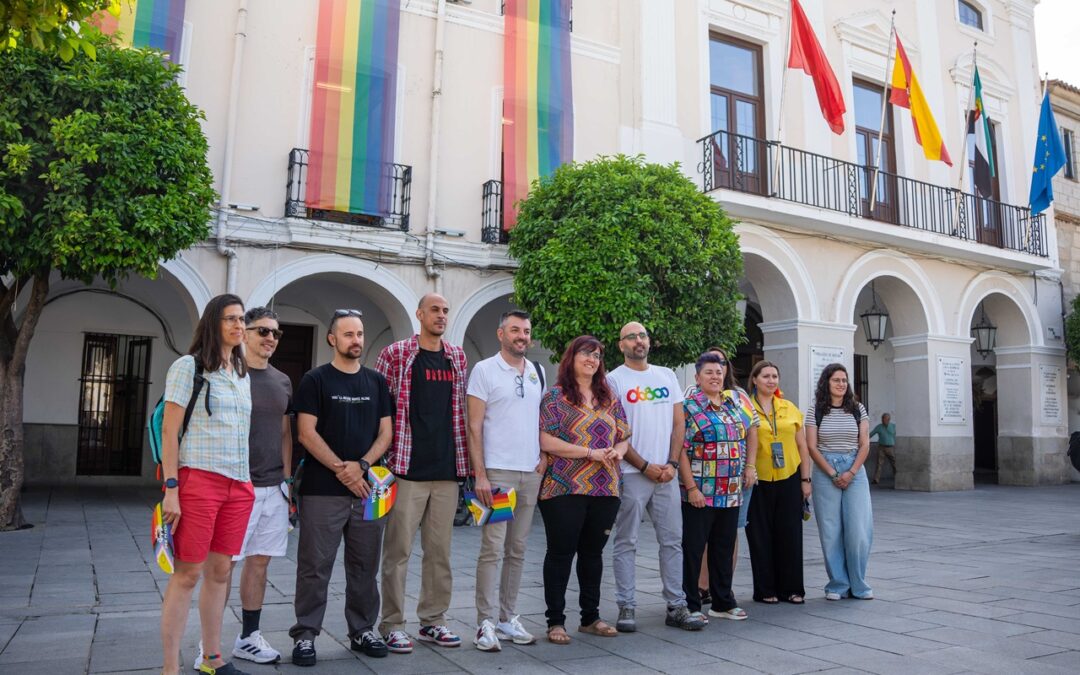 Con el izado de la Bandera y el pregón de Bob Pop arrancan mañana dos semanas de intensa actividad para celebrar el Orgullo 2025