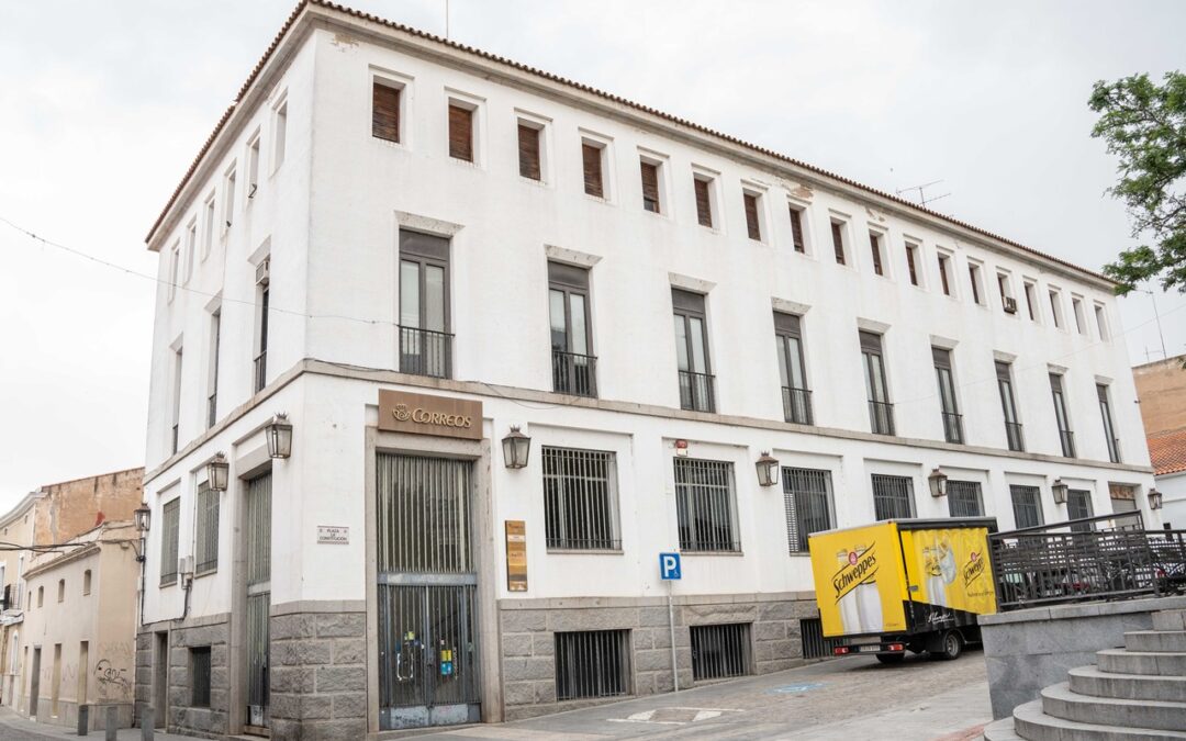 El alcalde anuncia la adquisición por parte del ayuntamiento del emblemático edificio de CORREOS en la plaza de la Constitución que pasará a formar parte del patrimonio público de la ciudad