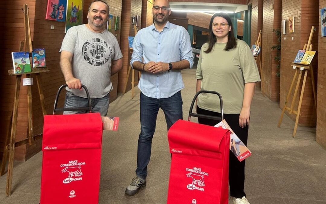 El Ayuntamiento entrega los carritos de la compra sorteados por la campaña ‘Hagamos grande el comercio local’