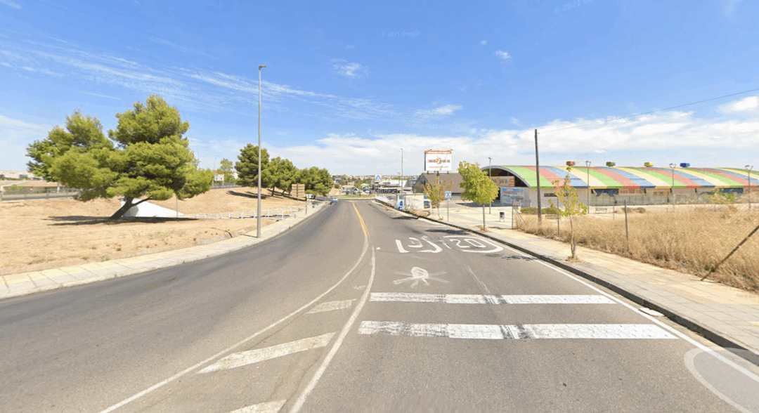 El Ayuntamiento de Mérida informa de la extinción del incendio producido esta tarde en las inmediaciones de la Avenida Reina Sofía de la ciudad