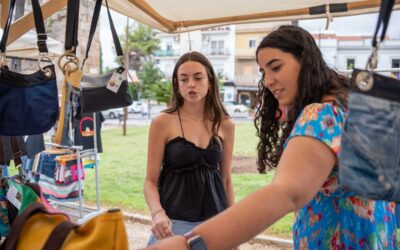 Doce artesanas exponen sus creaciones en la plaza de las Méridas del Mundo hasta el domingo