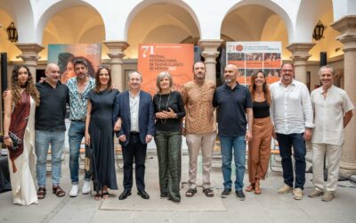 El alcalde destaca la amplia gama de espacios que ofrece la ciudad para disfrutar de la cultura y las artes escénicas, durante la presentación de la obra “Cleopatra enamorada, El Musical”