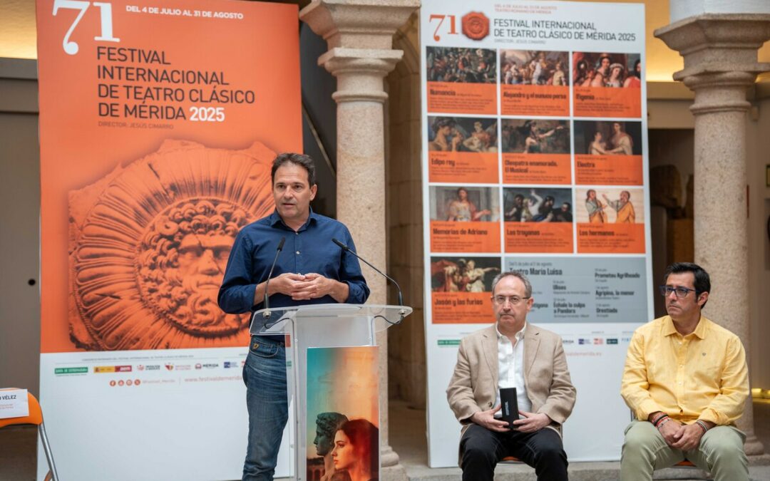El delegado de Cultura destaca la importancia del ciclo de conferencias `XIV Encuentro con los Clásicos´ del Festival de Mérida como herramienta de conocimiento y difusión del patrimonio histórico, cultural y arqueológico de la ciudad