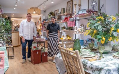 El alcalde resalta la apuesta innovadora de la nueva tienda de decoración `Loüle´, que refuerza la oferta comercial de la ciudad