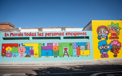 La fachada del CEE Emérita Augusta acoge el mural “En Mérida, todas las personas encajamos”, diseñado por el alumnado de la EASD de Mérida, junto a los usuarios del Centro Ocupacional `Proserpina´y la Escuela Profesional BARRAECA IV del Ayuntamiento de Mérida