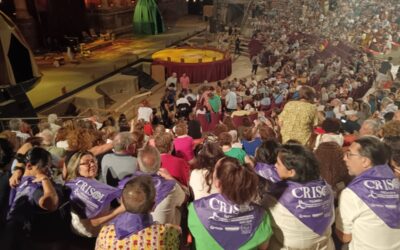 Participantes del Programa CRISOL Mérida asisten a la representación de la obra “Los Hermanos” en el Teatro Romano de la ciudad