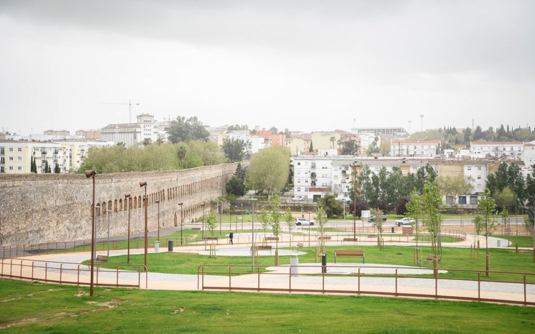 El Ayuntamiento publica el contrato de suministros de mobiliario urbano con un importe de 250.000 euros con el objetivo de mejorar el bienestar de la ciudadanía emeritense, a través de unos servicios públicos de calidad