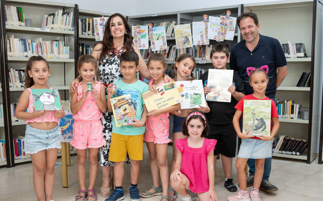 Lecturas, juegos y diversión en el taller de verano de la biblioteca de La Antigua