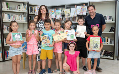 Lecturas, juegos y diversión en el taller de verano de la biblioteca de La Antigua