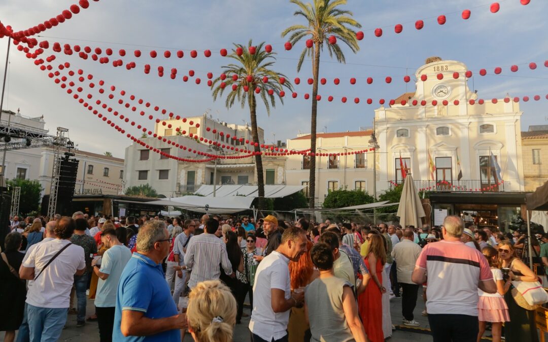 Los establecimientos de hostelería pueden solicitar la instalación de barras exteriores durante la Feria hasta el 22 de agosto