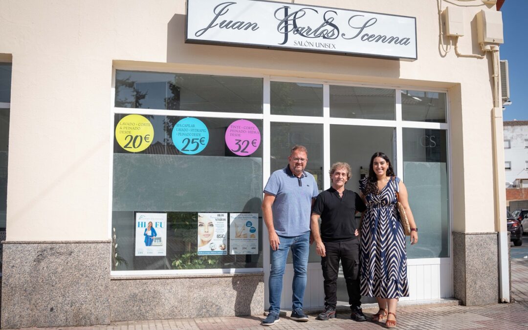 El alcalde visita el nuevo Centro de Estética y Peluquería `JCS Scenna´ en Mérida y destaca el desarrollo económico que está experimentando la ciudad con la llegada de nuevas iniciativas empresariales