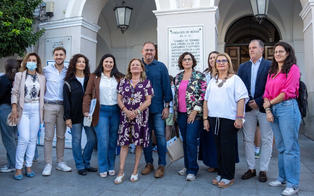 FEDAPAS y ADABA conmemoran el Día de las Personas Sordas con diversas actividades que incluyen la lectura de un manifiesto y la iluminación de algunos monumentos de la ciudad de color azul