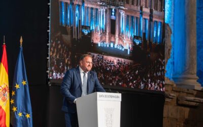 El alcalde destaca, en el acto de entrega de Medallas de Extremadura, el papel de las instituciones para garantizar unos servicios y recursos públicos de calidad