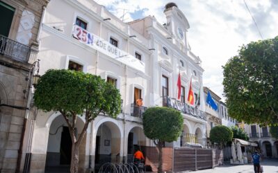 Se inicia el proyecto de reforma y mejora de la eficiencia energética de la fachada principal del Ayuntamiento y la Casa Oliart