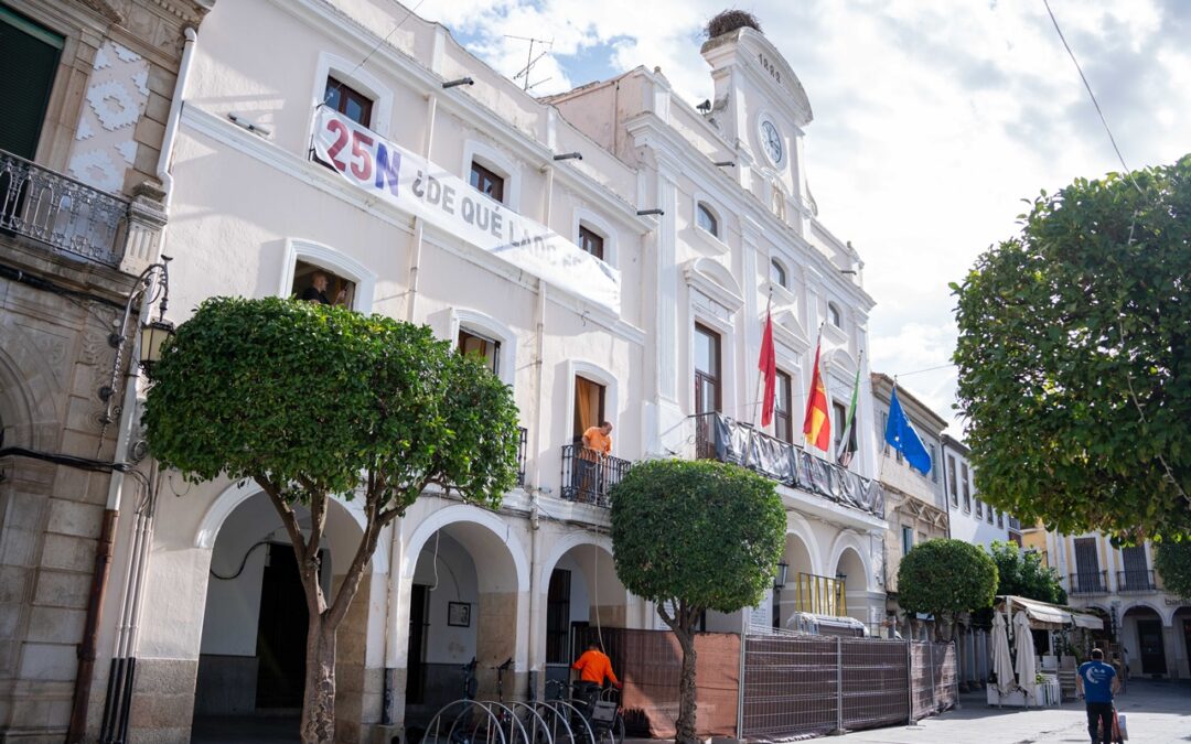 Se inicia el proyecto de reforma y mejora de la eficiencia energética de la fachada principal del Ayuntamiento y la Casa Oliart