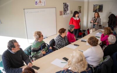 El Ayuntamiento pone en marcha la campaña  de mayores “Familiarízate con tu móvil” con el objetivo de reducir la brecha digital y mejorar el conocimiento sobre el funcionamiento de los dispositivos tecnológicos