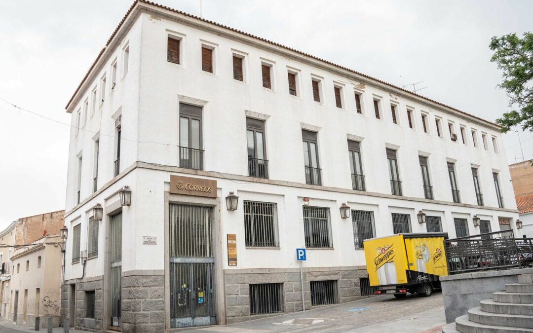 El Ayuntamiento de Mérida cierra la compra definitiva del emblemático edificio de Correos