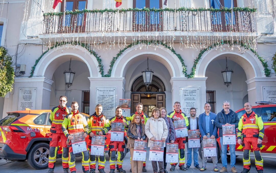 El cuerpo de Bomberos de Mérida protagoniza el calendario solidario a beneficio de AfibroMérida