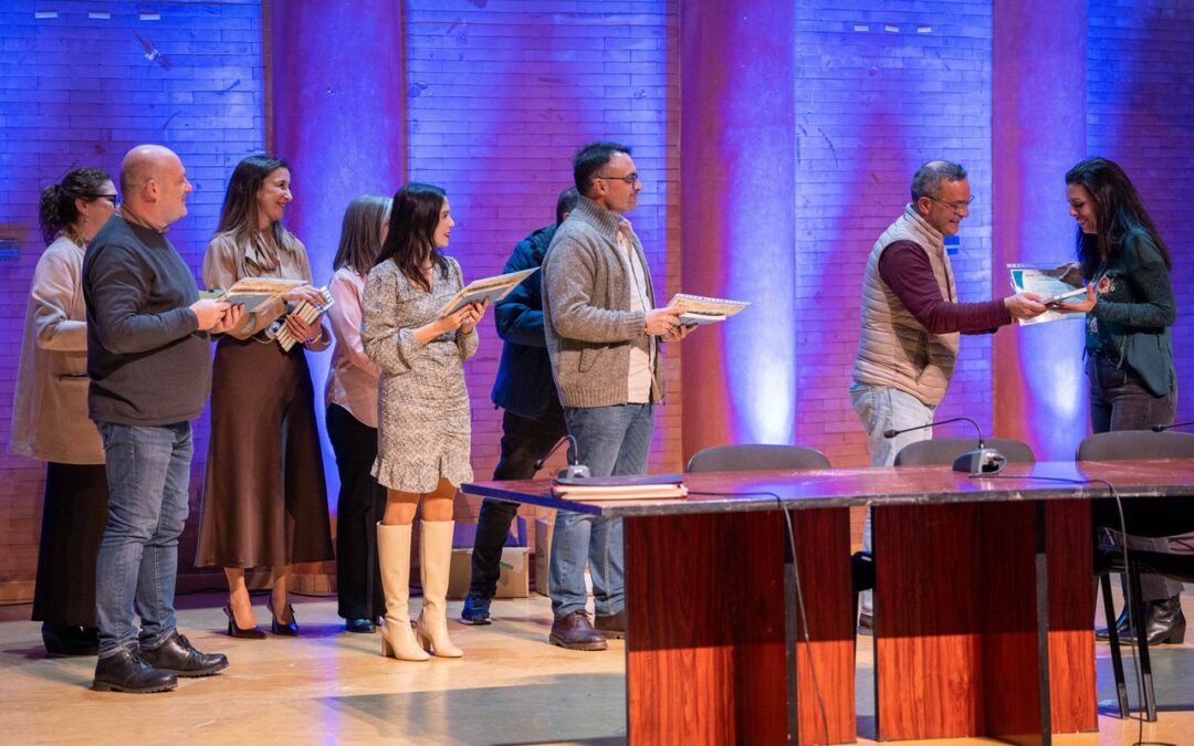 El alcalde clausura la IV edición de la Escuela de Aprendizaje Laboral Barraeca, en la que 48 alumnos y alumnas han completado su formación en diversas especialidades