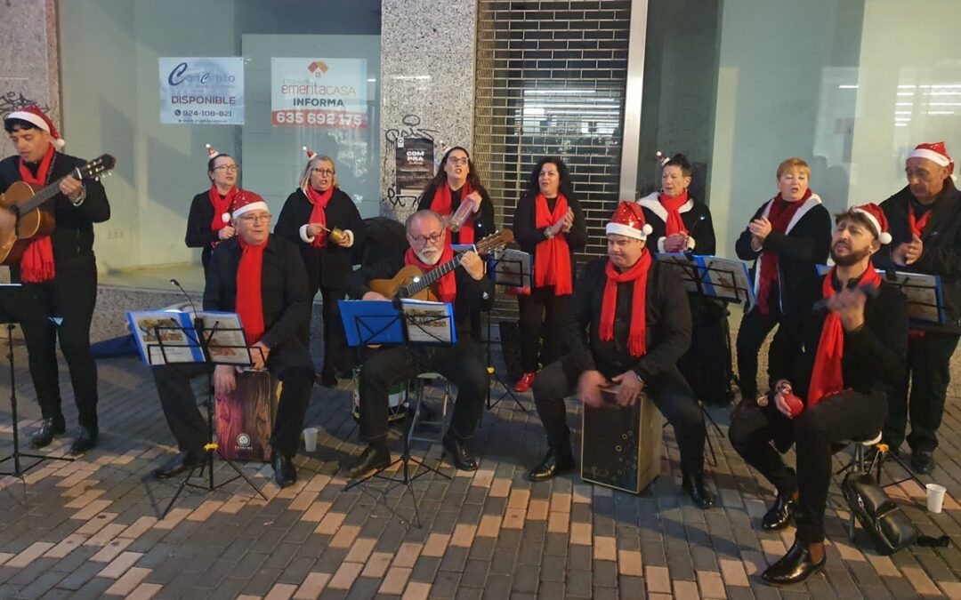 El Mercado Navideño de Artesanía ofrece este puente de diciembre diferentes actividades para todos los públicos como talleres y una actuación musical a cargo del del Coro Rociero ‘La Dehesa Extremeña’ en el Parque López de Ayala