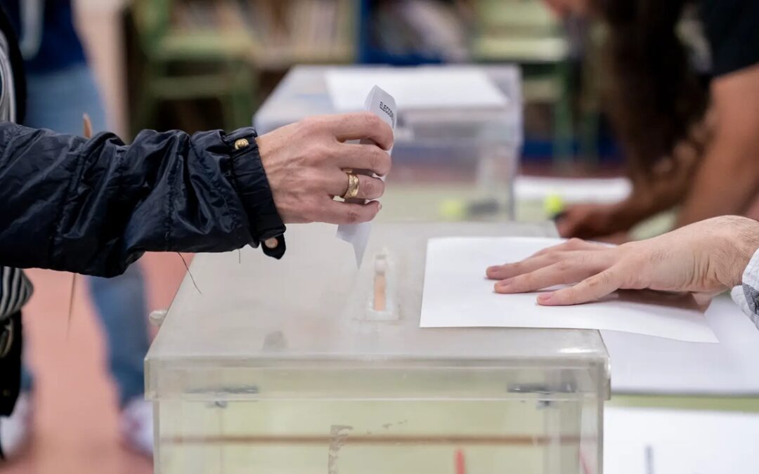 El Ayuntamiento pone a disposición de los vecinos con movilidad reducida vehículos para ejercer su derecho al voto