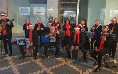 El Mercado Navideño de Artesanía ofrece este puente de diciembre diferentes actividades para todos los públicos como talleres y una actuación musical a cargo del del Coro Rociero ‘La Dehesa Extremeña’ en el Parque López de Ayala