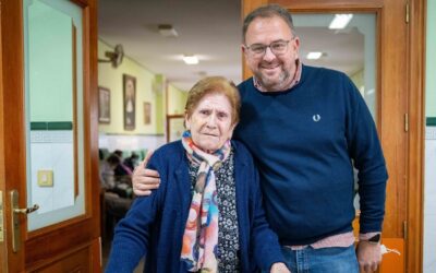 El alcalde realiza la tradicional visita al Hogar de Mayores Santa Teresa Jornet para felicitar las fiestas a las hermanas, trabajadores y a todas y todos los residentes