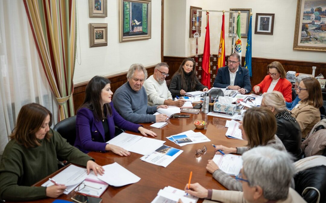 El alcalde preside la primera reunión del año del Consejo Local de Mayores