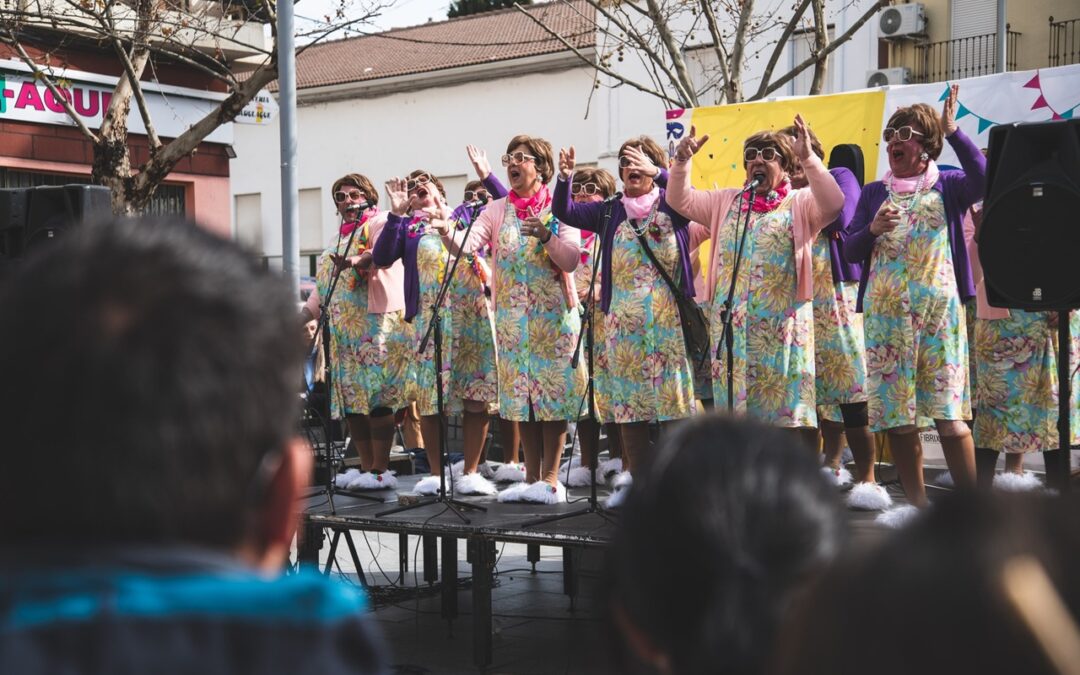 El Carnaval Romano llena de coplas las plazas de Luis Chamizo y La Lonja este sábado con los escenarios callejeros patrocinados por Cruzcampo