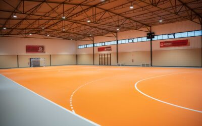 El alcalde inaugura las nuevas pistas del pabellón polideportivo de Nueva Ciudad tras la reforma integral, con una inversión municipal de 230.000 euros