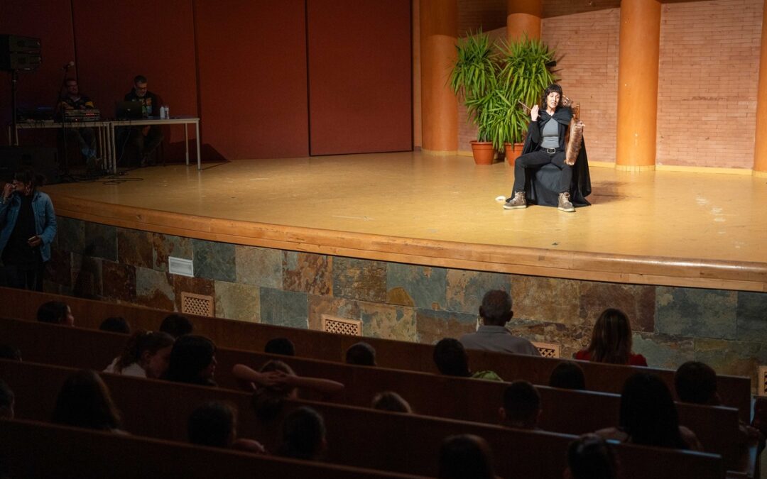 El Día del Libro Infantil reúne a los escolares de distintos centros educativos para conocer la magia de la lectura de la mano de Hans Christian Andersen