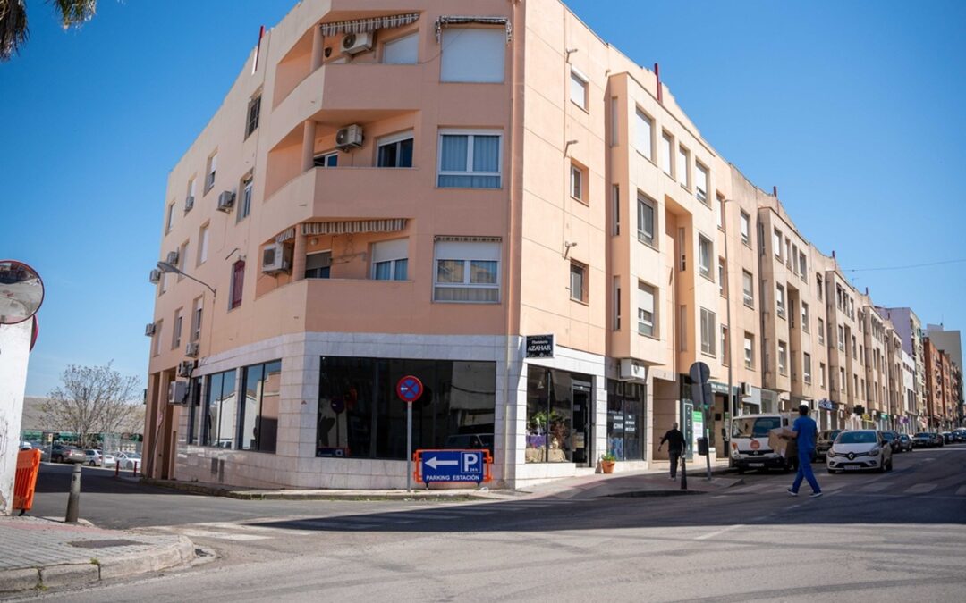 El aparcamiento de la estación de ferrocarril incorpora un nuevo acceso desde la calle Marquesa de Pinares