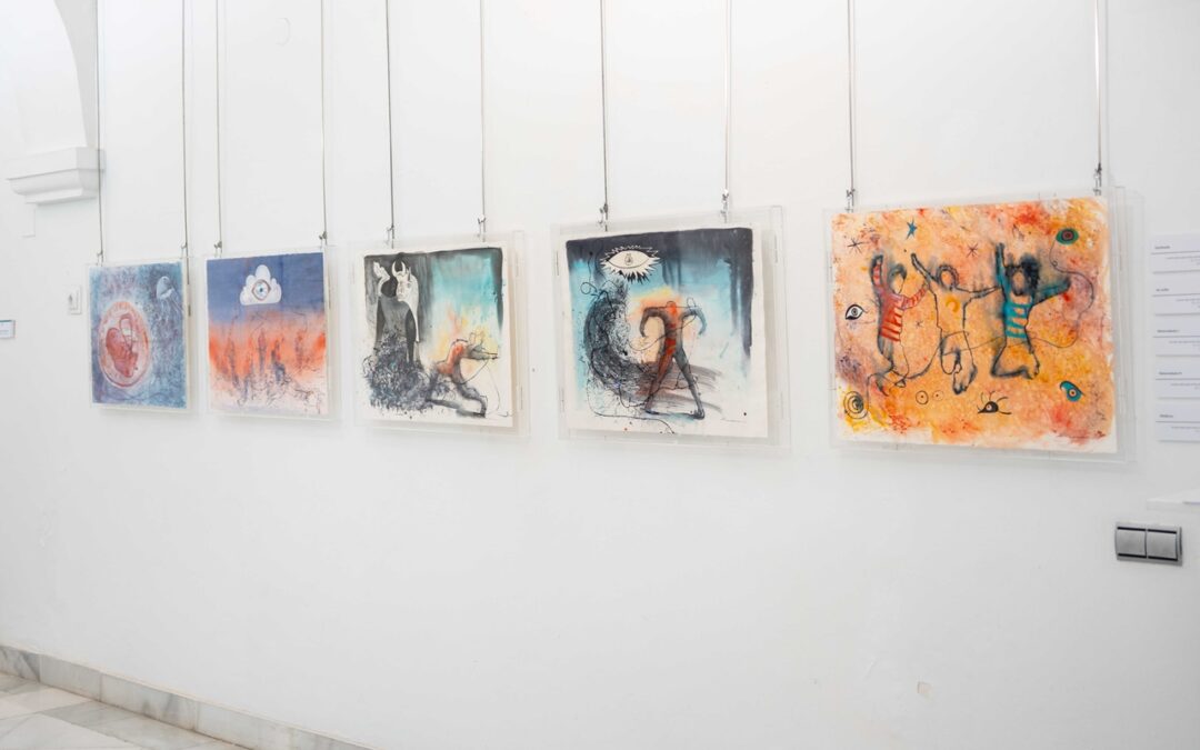 La pintora emeritense Rosana Soriano Polo ofrece en el patio noble de la Asamblea de Extremadura sus acuarelas en una exposición titulada “Hilando I-realidad”