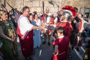 El alcalde da el pistoletazo de salida a la edición más ambiciosa de ‘Emerita Lvdica’ ante un abarrotado Templo de Diana recordando que el ayuntamiento ya trabaja para que se declare Fiesta de Interés Turístico Nacional