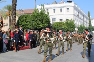 El Ayuntamiento entrega un nuevo Guión de Mando al Grupo de Artillería de Campaña XI