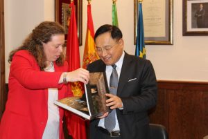 El embajador de Corea del Sur visita el Ayuntamiento