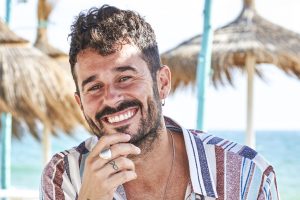 El cantante Antoñito Molina abre su gira ‘A la Aventura Tour’ con un concierto en la Plaza de España de Mérida tras el pregón oficial del Carnaval Romano en el que participarán como invitados la chirigota de Los Niños de Rota