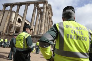 El alcalde anima a toda la ciudadanía a participar de forma activa en los actos que, con motivo de la Semana Institucional de la Guardia Civil, se celebran en Mérida la próxima semana