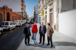 El alcalde inaugura las obras de ensanche y remodelación de la calle Félix Valverde Lillo