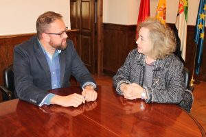El alcalde recibe a la presidenta del Consejo Económico y Social