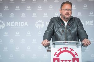 El alcalde agradece a todo el personal municipal y empresas concesionarias de servicios públicos “su trabajo y dedicación en estas 24 horas para que la ciudad no sufriera incidentes relevantes y se garantizara el suministro de energía a instituciones como el Centro de Salud, Banco de Sangre, gasolineras o la apertura de IFEME para albergar a la UME”