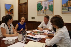 El ayuntamiento estudiará una bonificación en las tasas e impuestos municipales para las familias numerosas