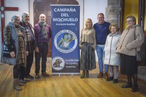El Alcalde visita el Despacho Provisional de la Campaña de El Mochuelo que ha abierto hoy en la sede de la Junta de Cofradías