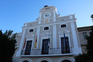 La delegada de Educación establece una agenda de trabajo con los directores de los colegios de Mérida