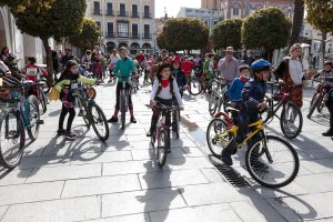 El Día de la Bici Carnavalera se celebrará mañana martes, a las 17 horas, desde la Plaza de Roma